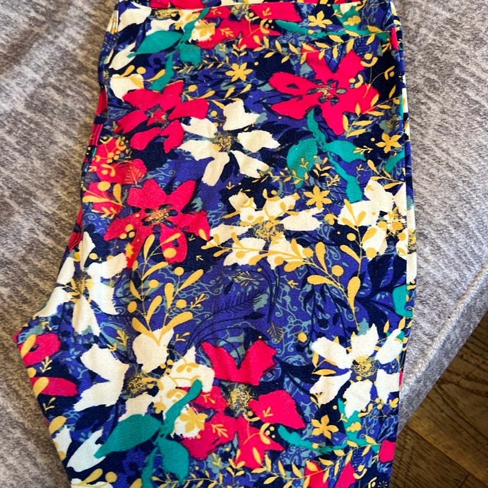 LuLaRoe holiday poinsettia leggings